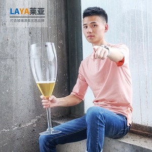 玻璃扎啤酒杯图片