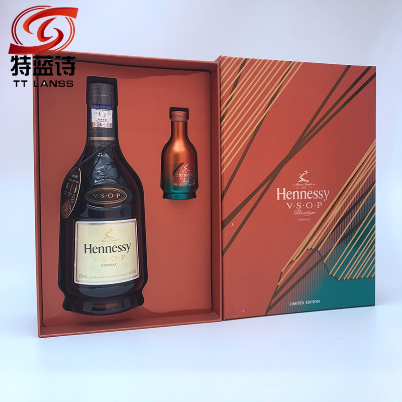 【特蓝诗】700ml轩尼诗vsop 带第六代小酒版礼盒