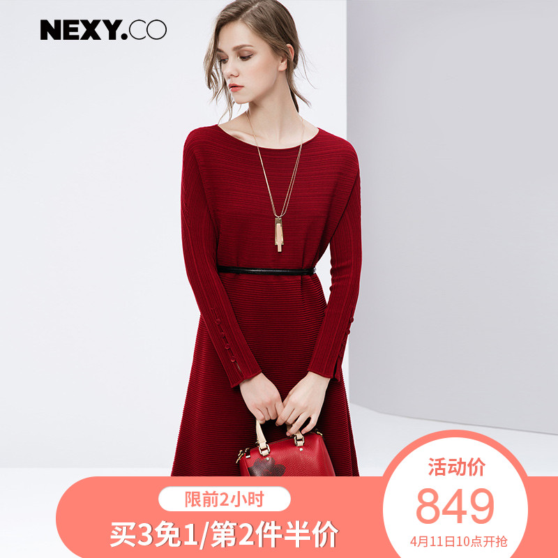 NEXY.CO/奈蔻秋冬气质减龄法式中长款红色针织连衣裙毛衣高腰显瘦