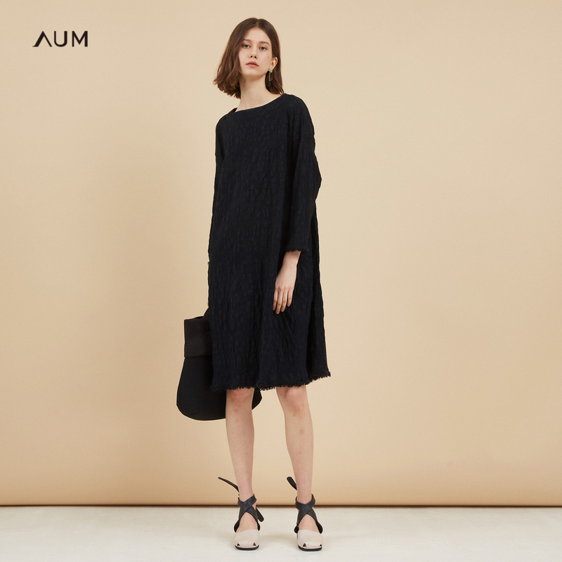 AUM噢姆设计师品牌秋冬季新款长袖黑色中长款宽松羊毛连衣裙女