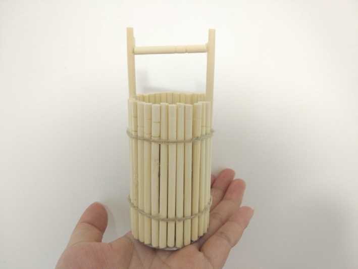 幼儿园小学生制作变废物为宝利用环保手工成品手纸桶筷子水桶木桶
