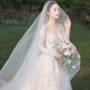 长拖尾一字肩森系轻婚纱礼服新娘2018新款长袖蕾丝公主性感宫廷春婚纱