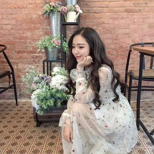 【YUMI】初春新品清新文艺刺绣花朵蕾丝网纱连衣裙两件套吊带裙情侣装