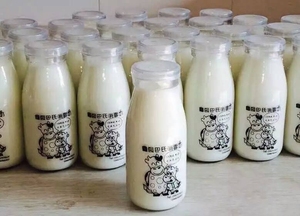 酸奶瓶带盖子图片