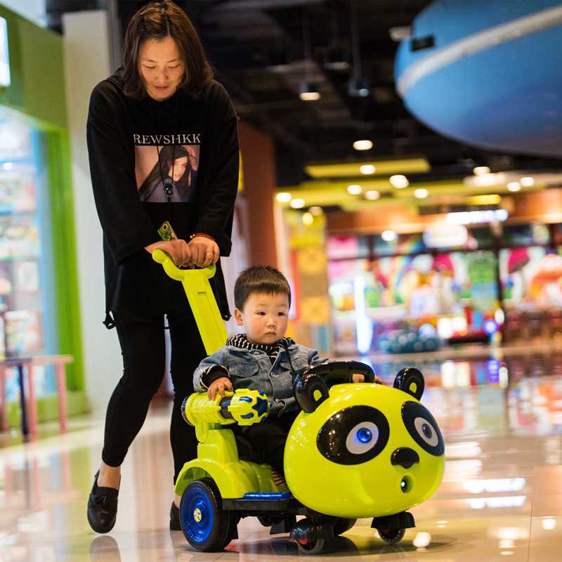 儿童车室内摇摆童车四轮带遥控扭扭三轮玩具车可坐人手推汽车