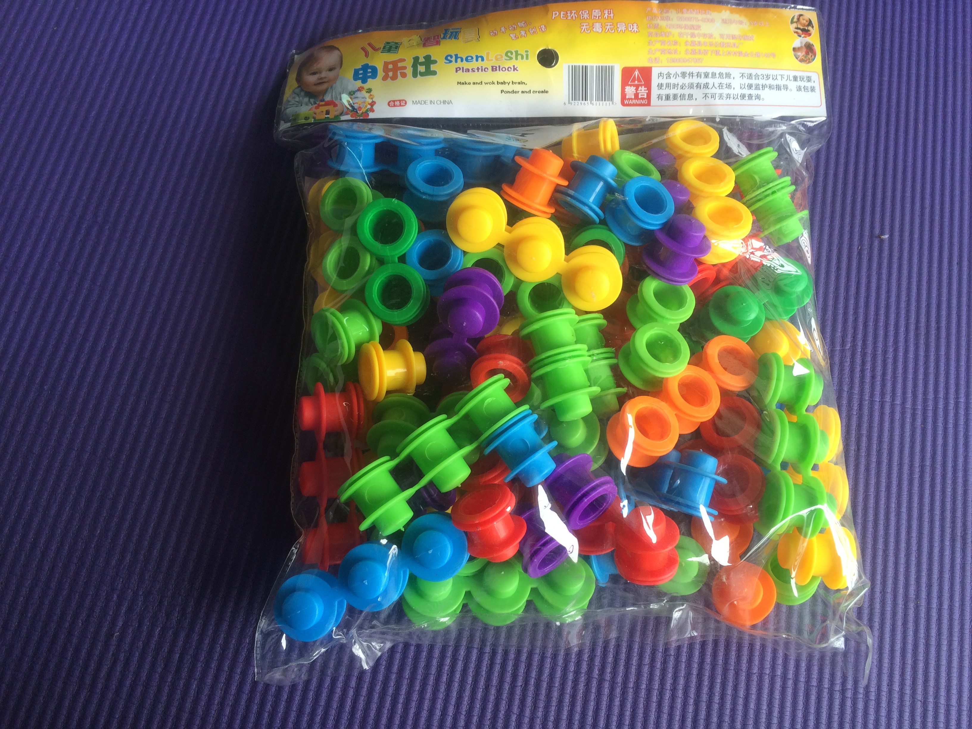 幼儿园益智拼插玩具 桌面塑料小型积木 幼儿彩虹帽拼装玩具