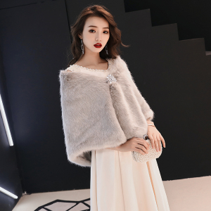婚纱披肩冬季2018新款高贵优雅新娘结婚礼服保暖加厚小外套女晚装