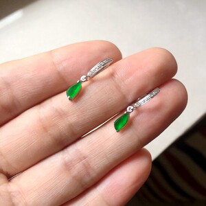 18k金钻镶嵌翡翠a货绿蛋面随形水滴耳圈耳环 款式参考