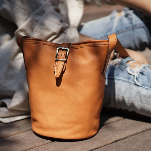 抽绳桶包女真皮图片