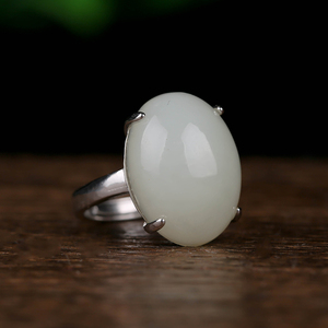 银镶嵌和田玉戒指图片