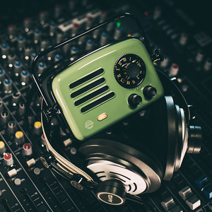 猫王收音机 旅行者2号智能wifi音乐电台蓝牙复古小音箱迷你音响室内