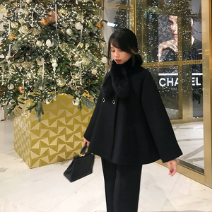 class=h>斗篷 /span>羊绒短款 span class=h>外套 /span>女半身裙套装