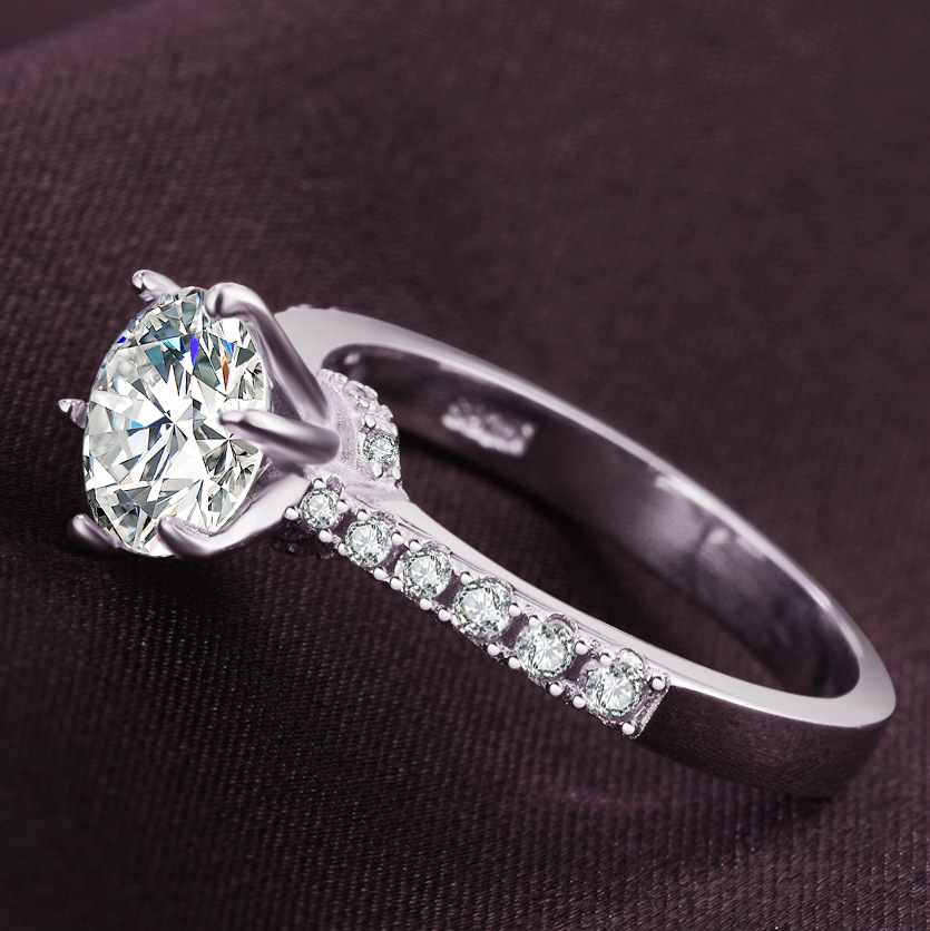 S925纯银六爪仿真钻戒指女款经典1克拉超大高仿假钻指结婚礼豪华