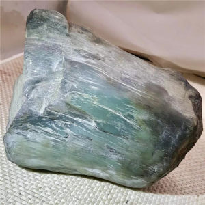 翡翠冰种原石毛料一元拍卖图片