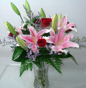 红玫瑰瓶插花 粉百合玻璃瓶花 瓶花玫瑰 span class=h>花瓶 /span>
