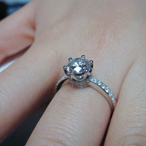 英皇至尊 白18k金 span class=h>钻石 /span>女 span class=h>戒指 