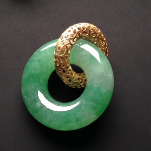 翡翠平安扣吊坠镶嵌图片