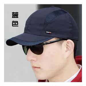 野外帽子男图片