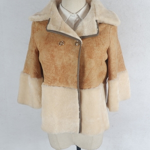 class=h>皮毛 /span>一体皮草外套