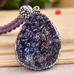 七彩矿石项链图片