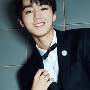 咪咕音乐盛典王俊凯同款戒指钛钢镀18k白金镶钻时尚简约潮流指环