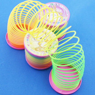 d034儿童玩具彩虹圈塑料弹簧圈婴幼儿益智地摊玩具热卖批发55g