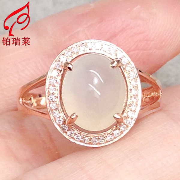 伟德bv1946官网-老铺黄金迎2026年首次调价：有商品单价涨超7000元价值60万元瞬间被秒空！调价前一天有人排队4小时也要抢请假赶来