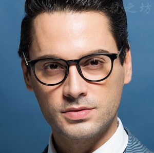 黑色眼镜框男潮图片