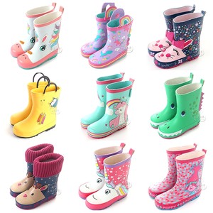 小孩雨鞋儿童图片