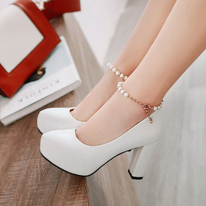 圆头白色高跟鞋公主图片