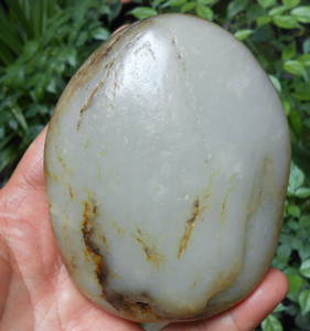 青白玉籽料原石细腻图片