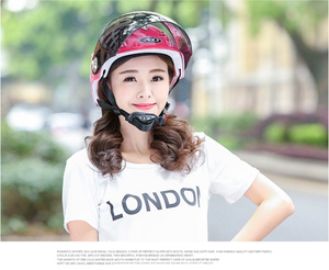 新款时尚电动车头盔女士通用摩托车男四季夏季