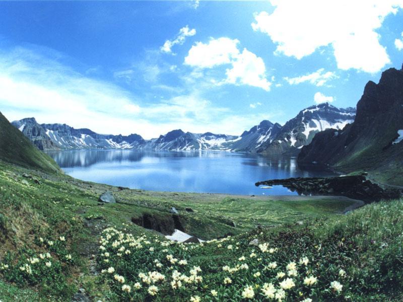 領略神秘天池 【長白山天池 瀑布 白樺林 聚龍溫泉群休閒三日遊】