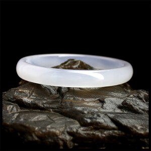 天然白玛瑙手镯子 巴西原色通透明冰种白玉髓送妈女款细窄 span class